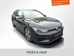 Grenadillschwarz metallic Gebraucht 2024 VW Passat R-line Kombi | 36.645 € (Guter Preis)