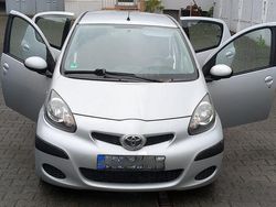 Grau Gebraucht 2010 Toyota Aygo Kleinwagen | 2.500 € (Guter Preis)