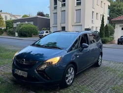 Blau Gebraucht 2014 Opel Zafira Tourer Innovation Van / Kleinbus | 5.800 € (Fairer Preis)