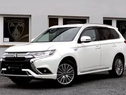 Weiß Gebraucht 2020 Mitsubishi Outlander P-HEV Spirit SUV | 22.990 € (Fairer Preis)