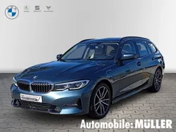 Blau Gebraucht 2020 BMW 330 Sport Line Kombi | 32.850 € (Etwas zu teuer)