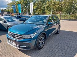 Blau Gebraucht 2022 VW Tiguan Life SUV | 26.990 € (Guter Preis)