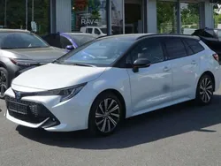 Platinum white / black mica Gebraucht 2022 Toyota Corolla Hybrid Team Kombi | 23.500 € (Guter Preis)