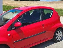 Rot Gebraucht 2012 Peugeot 107 Kleinwagen | 2.299 €