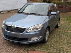 Blau Gebraucht 2011 Skoda Fabia Kleinwagen | 1.150 €