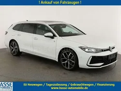 Pure white Gebraucht 2024 VW Passat R-line Kombi | 44.295 €