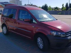 Rot Gebraucht 2018 VW Caddy Trendline Van / Kleinbus | 10.000 € (Fairer Preis)