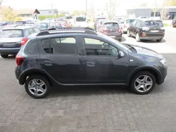 Grau Gebraucht 2017 Dacia Sandero Stepway Kleinwagen | 6.600 € (Superpreis)