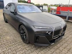 Grau (brooklyn grey ) Gebraucht 2024 BMW i7 Limousine | 136.900 € (Superpreis)