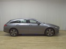 Grau Gebraucht 2022 Mercedes CLA200 Shooting Brake Kombi | 20.680 € (Superpreis)