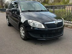 Schwarz Gebraucht 2011 Skoda Fabia Classic Kombi | 3.999 €