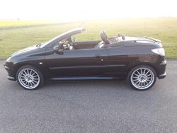 Schwarz Gebraucht 2002 Peugeot 206 CC Cabrio | 1.999 € (Etwas zu teuer)