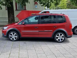 Rot Gebraucht 2011 VW Touran Cross Van / Kleinbus | 9.500 € (Etwas zu teuer)