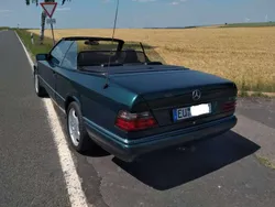 Grün Gebraucht 1997 Mercedes E220 Edition Cabrio | 26.500 € (Fairer Preis)