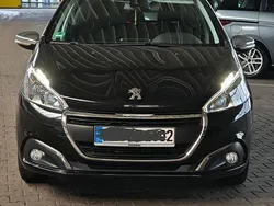 Schwarz Gebraucht 2016 Peugeot 208 Active Kleinwagen | 7.590 € (Fairer Preis)