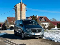 Grau Gebraucht 2021 Mercedes Vito Edition 1 Van / Kleinbus | 42.700 € (Fairer Preis)