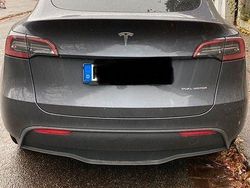 Grau Gebraucht 2022 Tesla Model Y Long Range AWD SUV | 32.100 € (Fairer Preis)