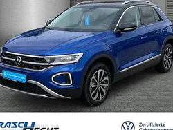 Blau Gebraucht 2024 VW T-Roc Style SUV | 28.530 € (Fairer Preis)