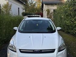 Weiß Gebraucht 2015 Ford Kuga Trend SUV | 9.800 € (Fairer Preis)