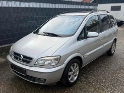 Grau Gebraucht 2004 Opel Zafira Van / Kleinbus | 2.400 € (Teuer)