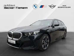 Schwarz Gebraucht 2024 BMW 520 Shadowline Kombi | 50.910 € (Fairer Preis)