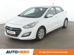 Weiß Gebraucht 2017 Hyundai i30 Trend Limousine | 10.850 € (Fairer Preis)