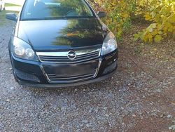 Schwarz Gebraucht 2009 Opel Astra Limousine | 2.200 € (Guter Preis)