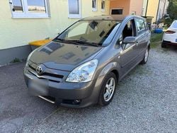 Grau Gebraucht 2006 Toyota Corolla Verso Van / Kleinbus | 4.400 € (Fairer Preis)