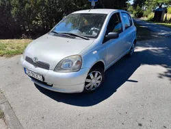 Silber Gebraucht 2000 Toyota Yaris Sol Limousine | 1.190 € (Fairer Preis)