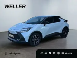 Platinumweiß perleffekt / dach schwarz Neu 2025 Toyota C-HR Team SUV | 31.490 € (Superpreis)
