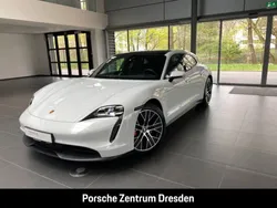 Carraraweißmetallic (metallic) Gebraucht 2023 Porsche Taycan Limousine | 72.900 € (Fairer Preis)