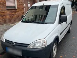 Weiß Gebraucht 2011 Opel Combo Van / Kleinbus | 2.200 € (Fairer Preis)