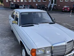 Weiß Gebraucht 1983 Mercedes E200 Limousine | 5.350 €