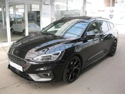 Obsidianschwarz metallic Gebraucht 2020 Ford Focus ST Kombi | 29.899 € (Teuer)