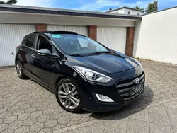 Schwarz Gebraucht 2016 Hyundai i30 Premium Limousine | 8.450 € (Guter Preis)