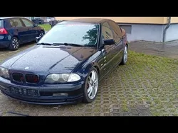 Blau Gebraucht 2001 BMW 318 Performance Limousine | 2.200 € (Fairer Preis)