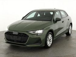 Distrikt grün metallic Neu 2025 Audi A3 Ambiente | 32.495 € (Guter Preis)