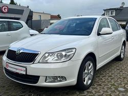 Weiß Gebraucht 2012 Skoda Octavia Ambiente Limousine | 9.590 € (Fairer Preis)