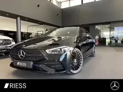 Metalliclack kosmosschwarz Gebraucht 2025 Mercedes CLA200 Shooting Brake AMG Kombi | 54.300 €