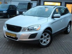 Silber Gebraucht 2011 Volvo XC60 Kinetic SUV | 4.990 € (Fairer Preis)