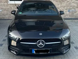 Schwarz Gebraucht 2020 Mercedes A250 AMG line Kleinwagen | 23.400 €