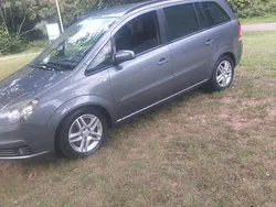 Silber Gebraucht 2006 Opel Zafira Van / Kleinbus | 1.300 €
