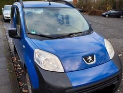 Grau Gebraucht 2015 Peugeot TePee Van / Kleinbus | 3.500 €