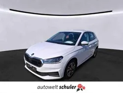 Weiß Gebraucht 2022 Skoda Fabia Tour Kleinwagen | 16.450 € (Fairer Preis)