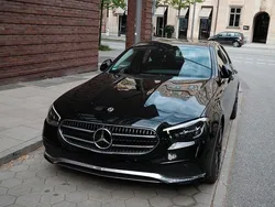 Schwarz Gebraucht 2023 Mercedes E220 Avantgarde Limousine | 42.000 € (Fairer Preis)