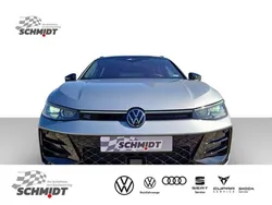 Oyster silver metallic Gebraucht 2024 VW Passat R-line Kombi | 43.750 € (Fairer Preis)