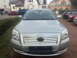 Silber Gebraucht 2006 Toyota Avensis Travel Kombi | 1.900 € (Guter Preis)