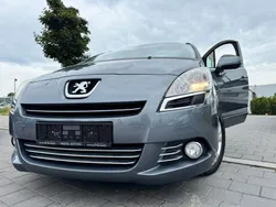 Grau Gebraucht 2012 Peugeot 5008 Allure Van / Kleinbus | 4.799 € (Guter Preis)