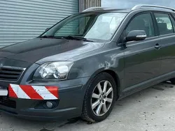 Grau Gebraucht 2008 Toyota Avensis Kombi | 1.250 € (Guter Preis)