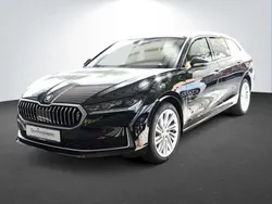 Ebony schwarz metallic Gebraucht 2025 Skoda Superb Selection Kombi | 46.790 € (Teuer)